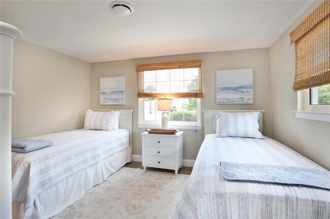 Building Photo - 211 Island Cir