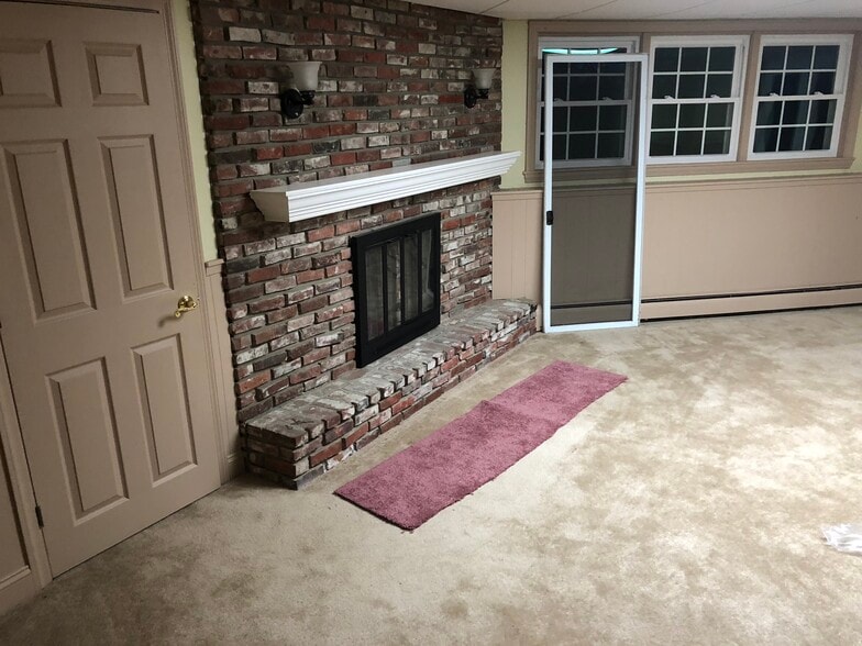 Building Photo - 663 Essex St