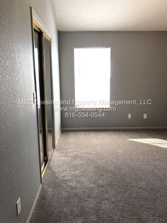 Building Photo - 811 Garden Way
