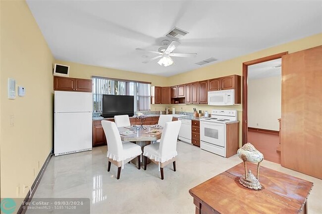 Building Photo - 4200 Coral Hills Dr