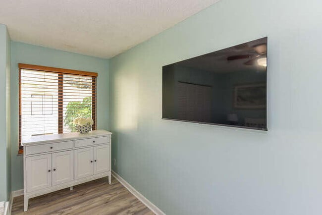 Building Photo - 150 Pineview Rd