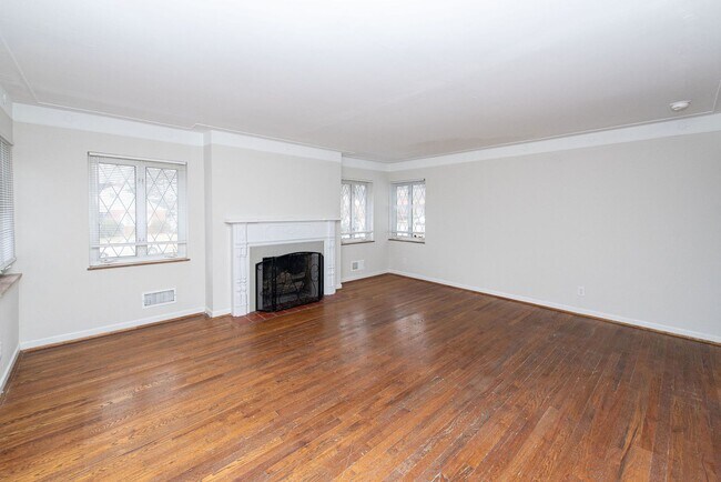 Building Photo - WESTWOOD - Freshly Updated & Move-In Ready! 4 bed 2.5 bath home