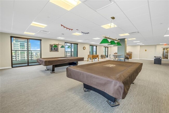 Building Photo - 1 Beach Dr SE