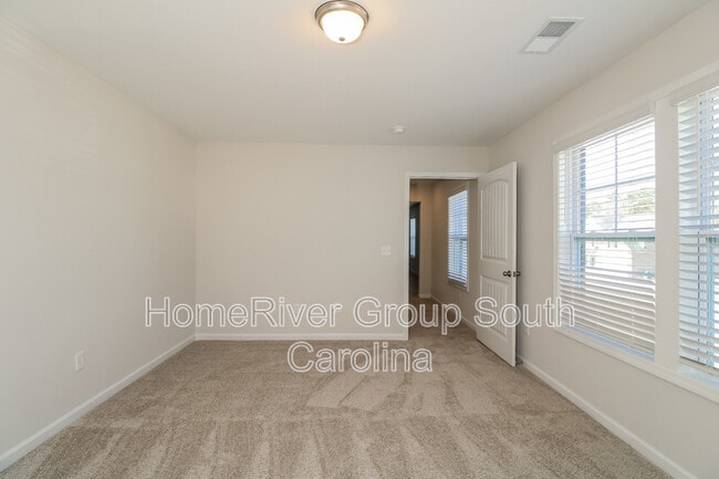 Building Photo - 875 Curlew Cir