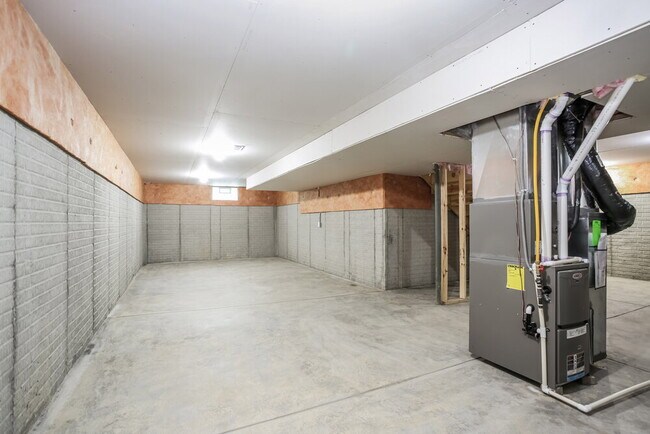 Building Photo - 5926 Tully Cross Dr