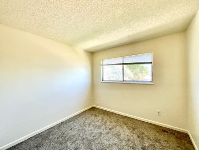 Building Photo - Thornton 2-Story Townhome