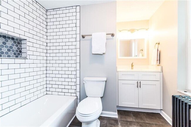 Building Photo - Beautiful 2 bed, 2.5 bath luxury home in S...