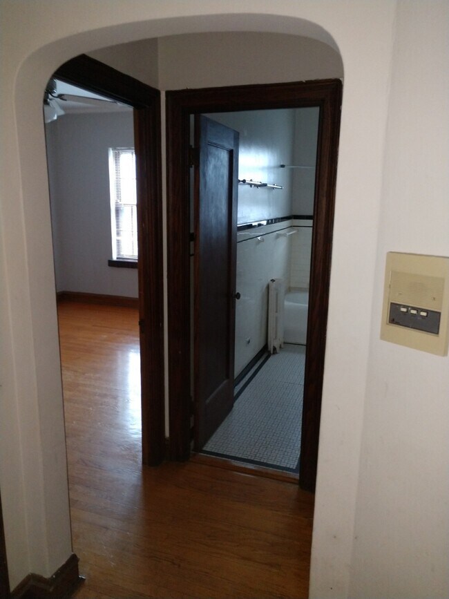 Building Photo - 2559 Flossmoor Rd