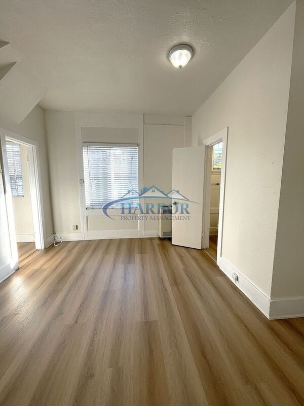 Building Photo - 341 W Amar St