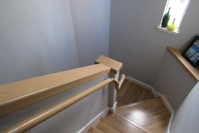 Building Photo - Beautiful 3 Bed/2.5 Bath Townhome