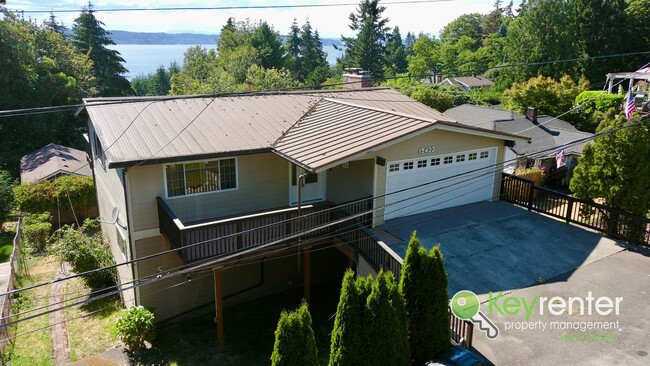 Building Photo - Versatile 5 Bedroom Retreat with Office and Outdoor Living in Burien