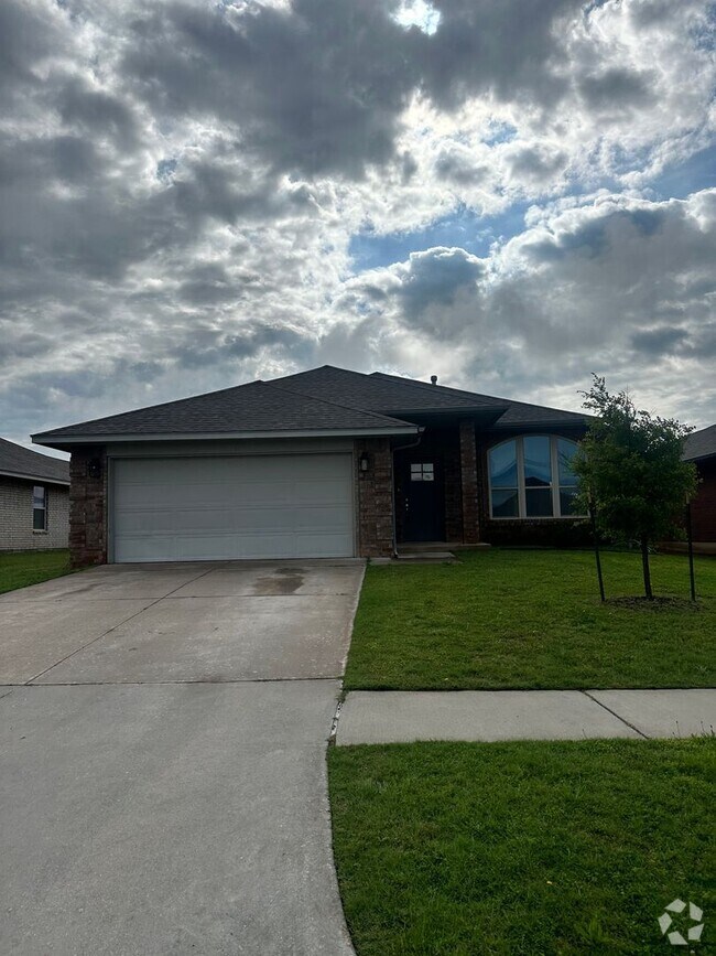 Building Photo - FIRST MONTH FREE - 4 BEDROOMS!