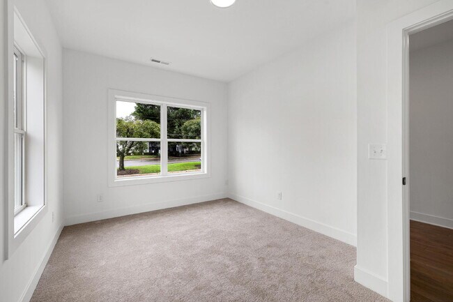 Building Photo - 1412 Sawyer Rd