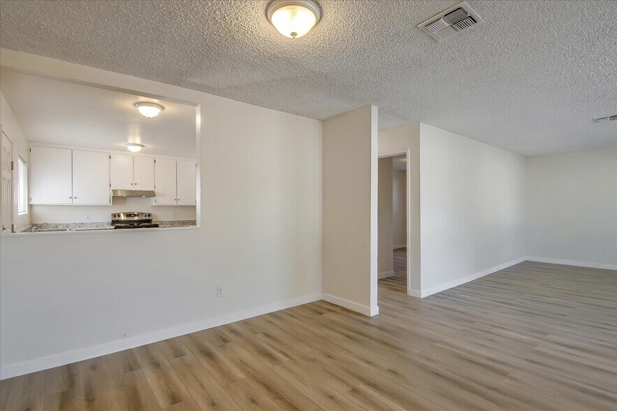 Building Photo - 9223 Langdon Ave