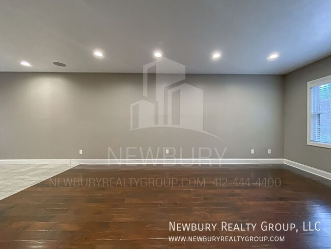 Building Photo - 2 Bedroom, 2.5 Bath Townhome - Discover th...