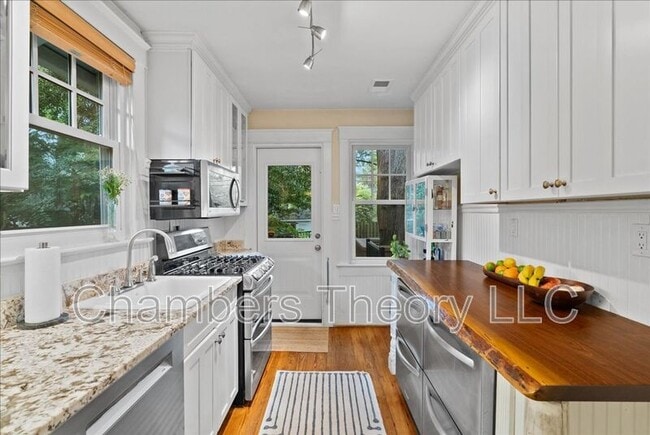 Building Photo - 23 E Walnut St