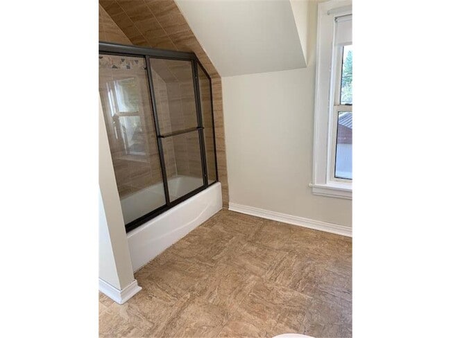 Building Photo - 522 View St