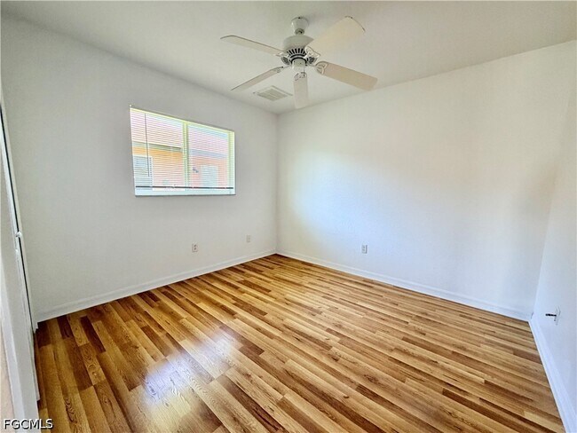 Building Photo - 109 NE 16th Pl