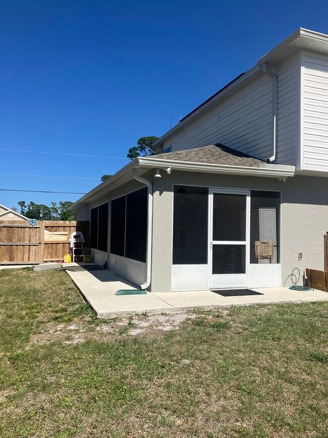 Building Photo - 1361 Japan St