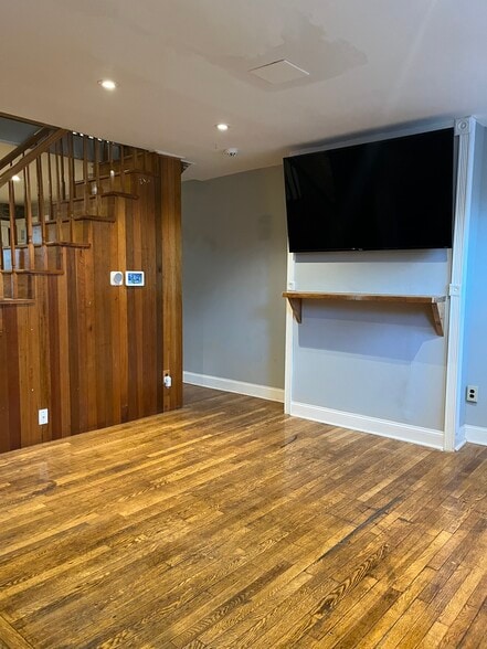 1st FL: Living Rm with flat screen TV (included) - 223 Jackson St