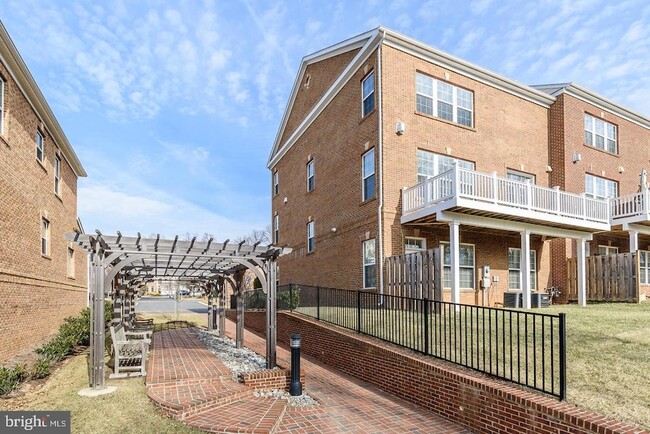 Building Photo - 10625 Legacy Ln
