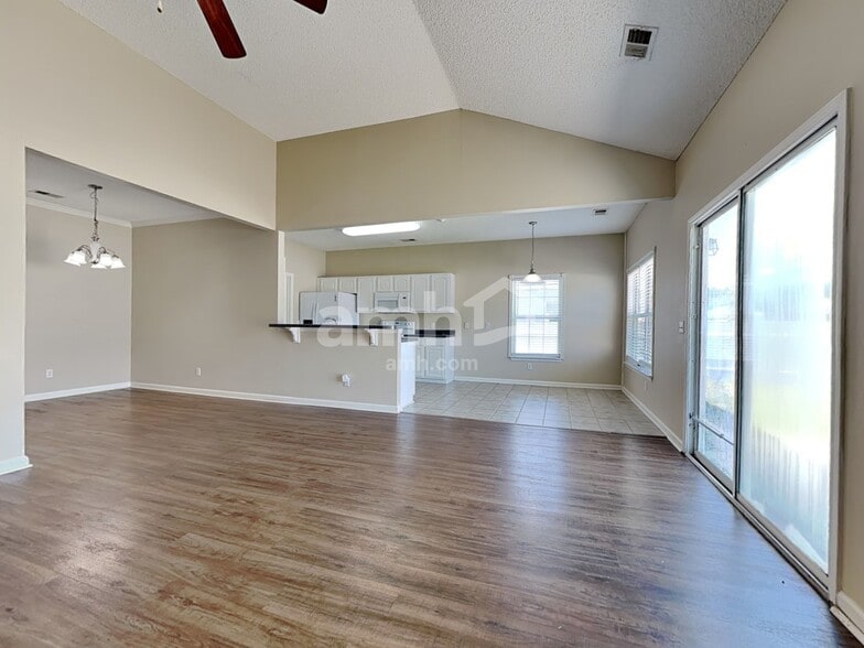 Building Photo - 525 Amsonia Cir