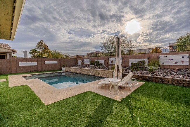 Building Photo - *POOL* Beautiful Gilbert Home Nestled at t...