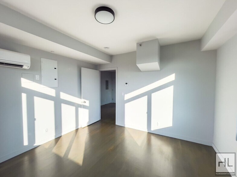 Building Photo - Bushwick Avenue / Spacious 2 Bed 1-Bath