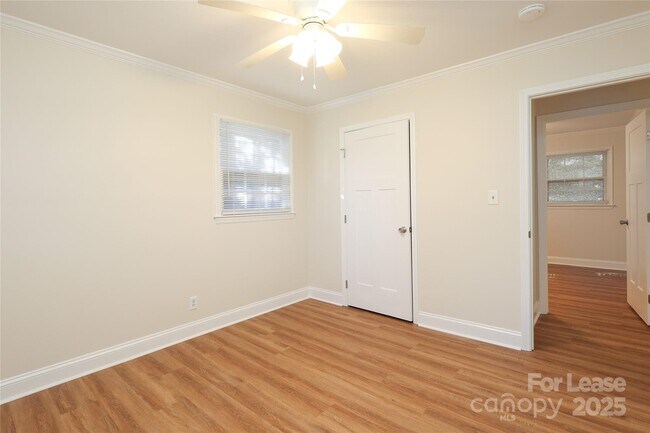 Building Photo - 937 Green Cir Dr