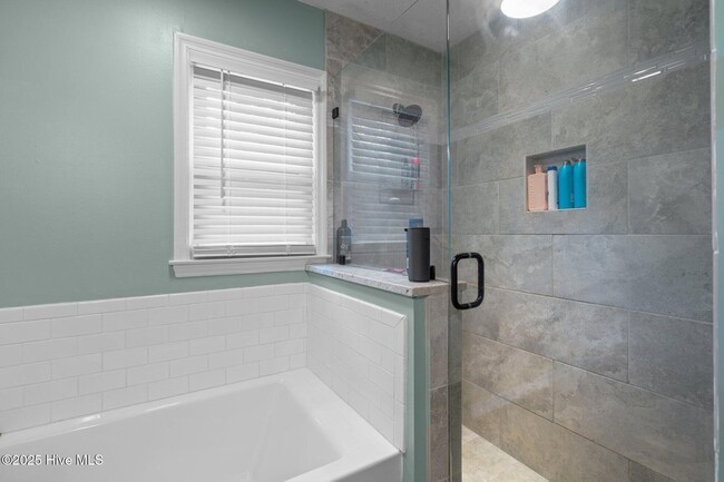 Building Photo - 185 Pine Ridge Dr