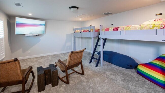 Building Photo - 5687 Villa Crest Dr