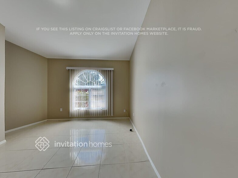 Building Photo - 2202 Curtis Dr N