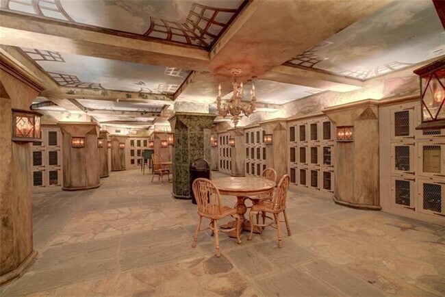 Building Photo - 2660 Peachtree Rd NW