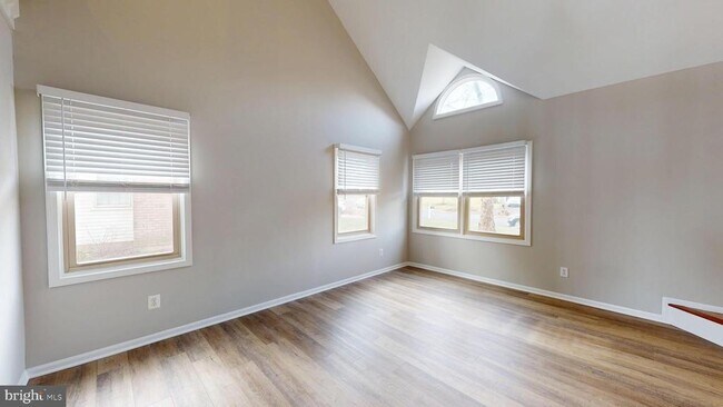 Building Photo - 72 Whethersfield Cir