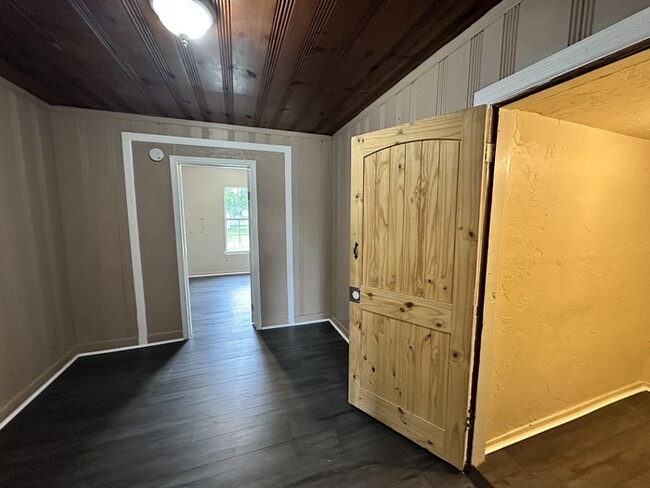 Building Photo - 2bed/2bath Home Available in OKC!