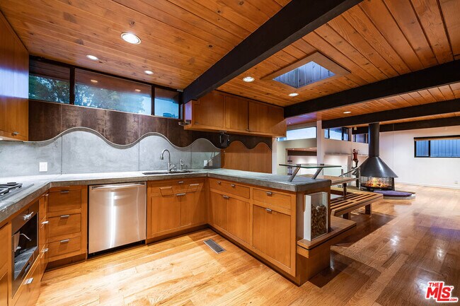 Building Photo - 22277 Buenaventura St