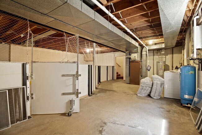 Building Photo - 3 Bed 3 Bath - Potomac Falls Rambler - 2 Car Garage