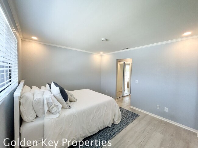 Building Photo - Welcome to this stunning ***unfurnished*** tri-level condo in the desirable Casitas de la Costa c...