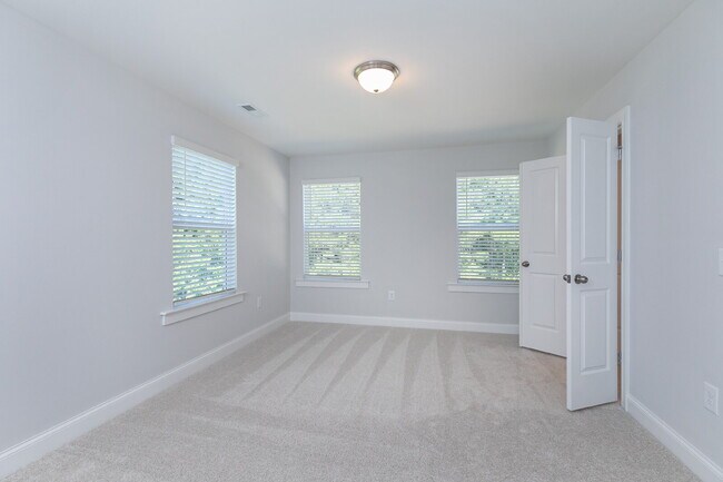 Building Photo - 341 Old Grove Ln