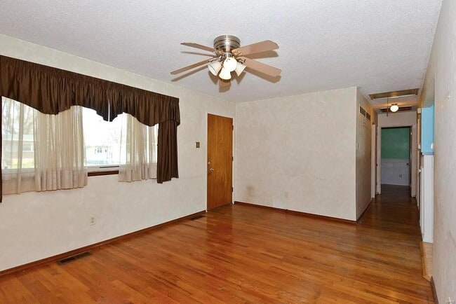 Building Photo - 980 Manresa Ln
