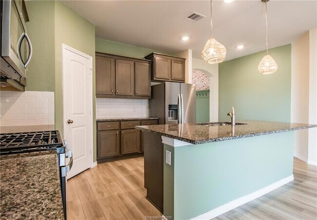 Building Photo - 6375 Darlington Ave