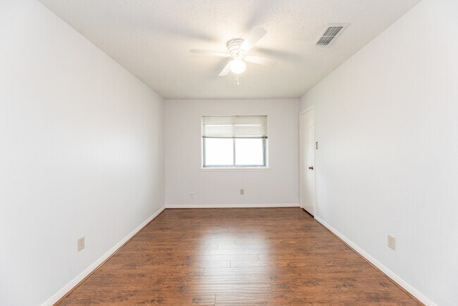 Building Photo - 6818 Brockington Dr