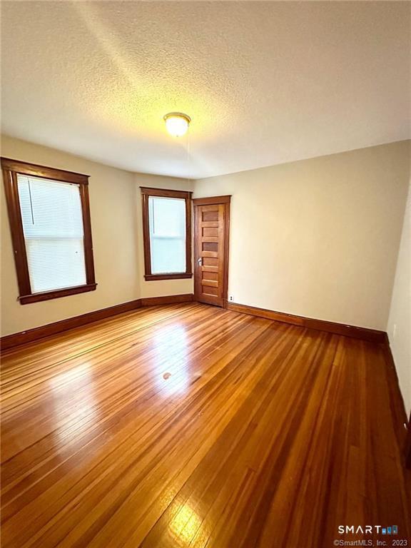 Building Photo - 492 Stanley St