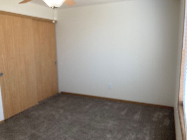 Building Photo - Ranch-Style Home With Gas Fireplace and Washer/Dryer Included! 1 Small Dog Welcome!