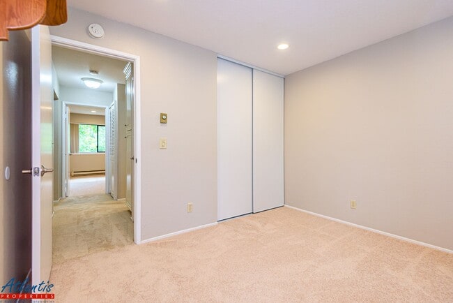 Building Photo - Dixon Landing Condo | Remodeled Kitchen | ...