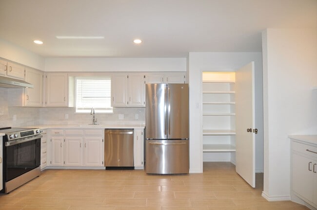 Building Photo - 3 Cimarron Dr