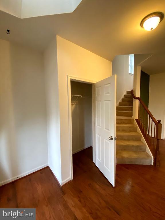 Building Photo - 120 Woodman Ct
