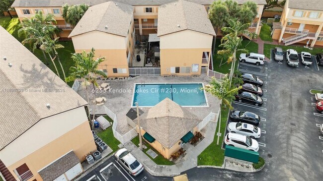 Building Photo - 6255 SW Kendale Lakes Cir