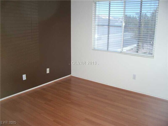 Building Photo - 1774 Silver Knoll Ave