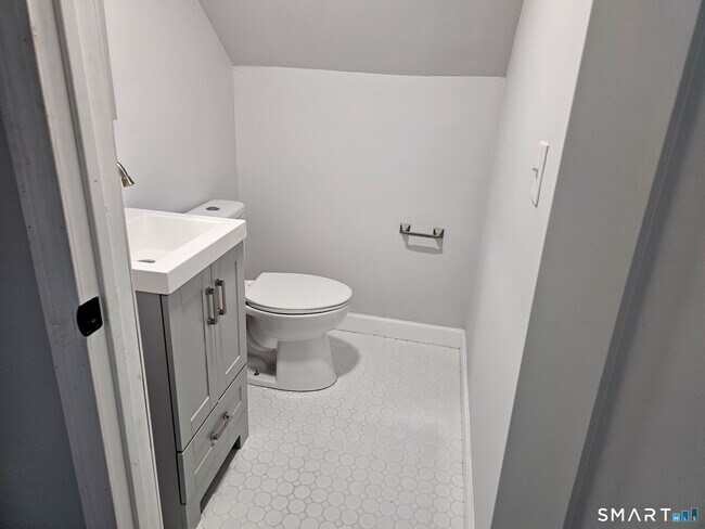 Building Photo - 10 Cold Spring St